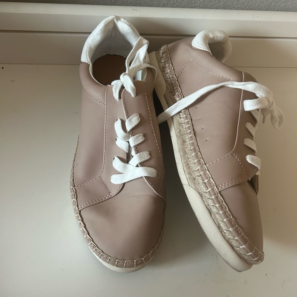 Universal Thread Size 10 Woman’s Espadrille Sneakers